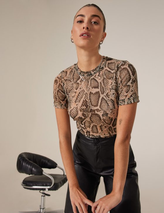 Γυναικεία μπλούζα κοντομάνικη με διαφάνεια print
