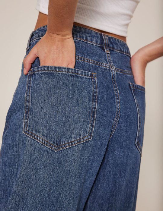 Γυναικείο χαμηλόμεσο παντελόνι τζιν με τσέπες