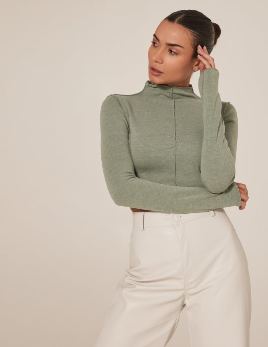 Γυναικείο πουλόβερ με εξωτερικές ραφές και όρθιο λαιμό