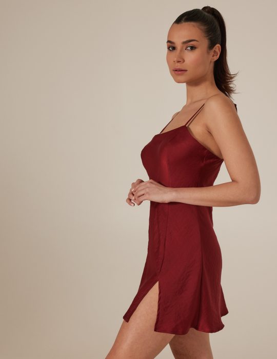 Γυναικείο σατέν lingerie φόρεμα με σκίσιμο εμπρός κοντό