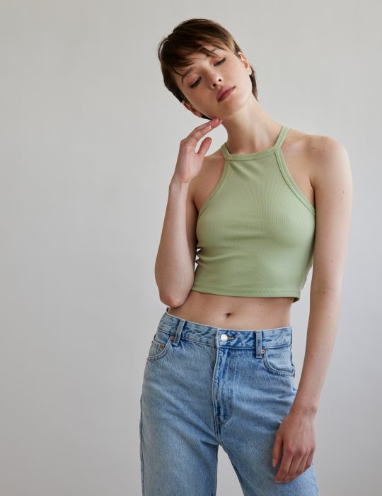 Γυναικεία ελαστική crop μπλούζα με halter λαιμό