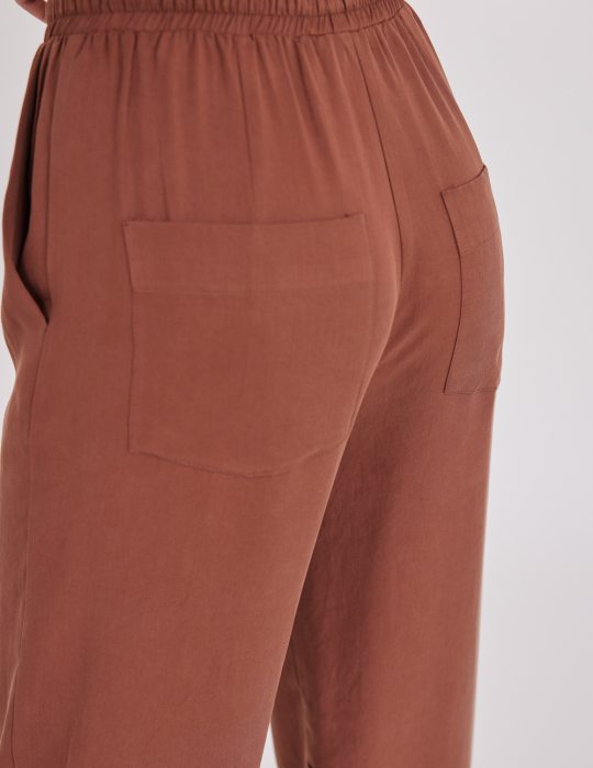 Γυναικεία υφασμάτινη άνετη παντελόνα με λάστιχο και τσέπες