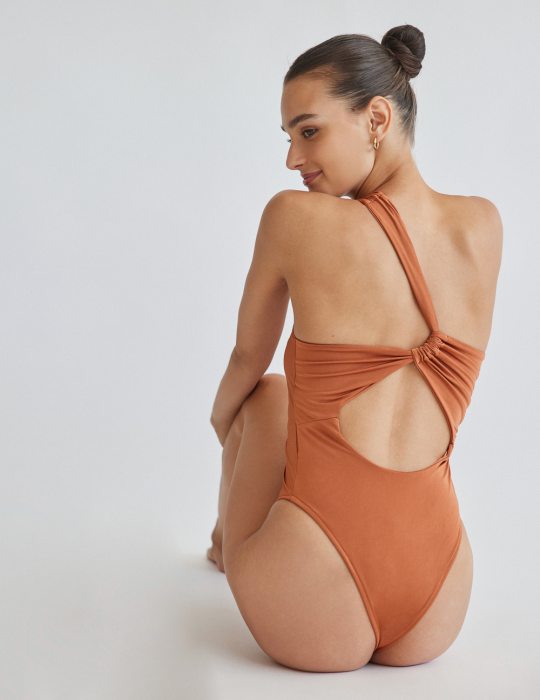 Γυναικείο casual κορμάκι cut-out με έναν ώμο και ανοιχτή πλάτη