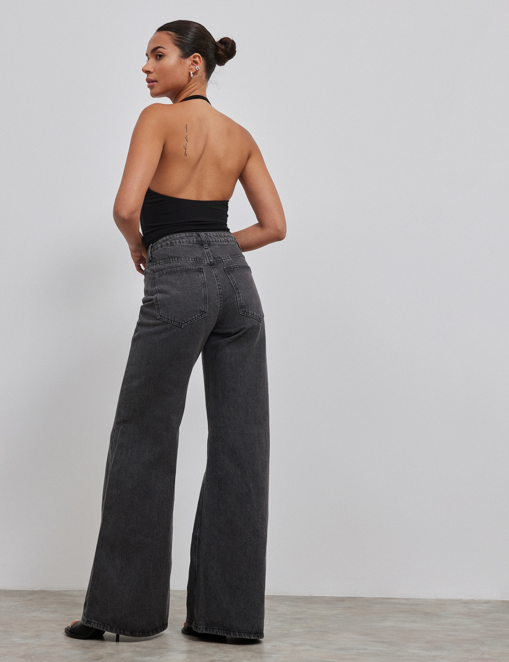 Woman dark gray wide leg jeans | MINDYOURSTYLE