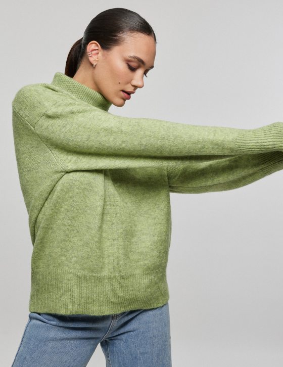Γυναικείο πουλόβερ με πλέξη και όρθιο γιακά