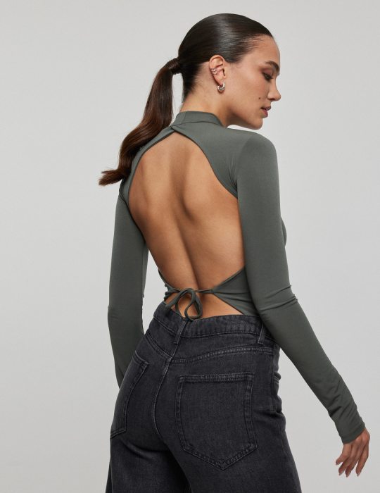 Γυναικεία μακρυμάνικη μπλούζα με ακάλυπτη πλάτη