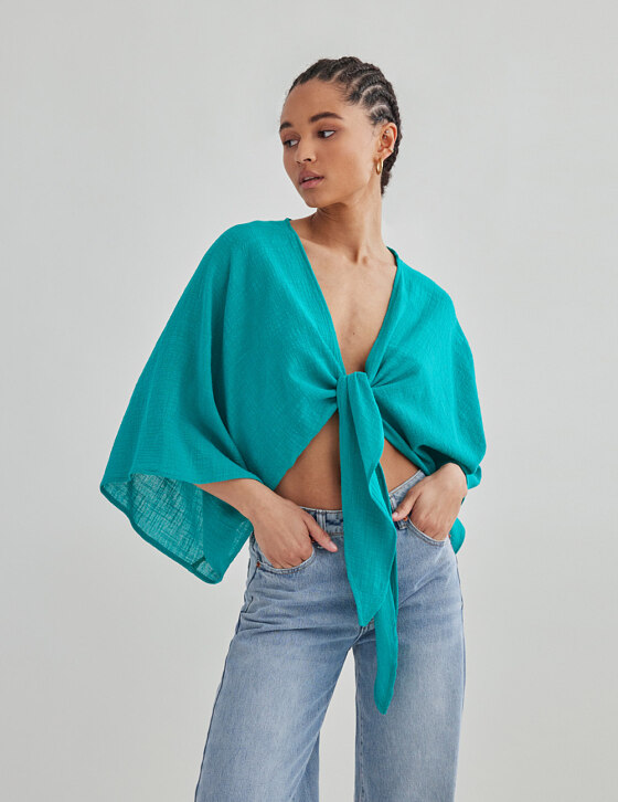 Woman one-shoulder top with elastic band