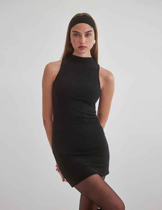 Μαύρο ελαστικό αμάνικο μίνι φόρεμα