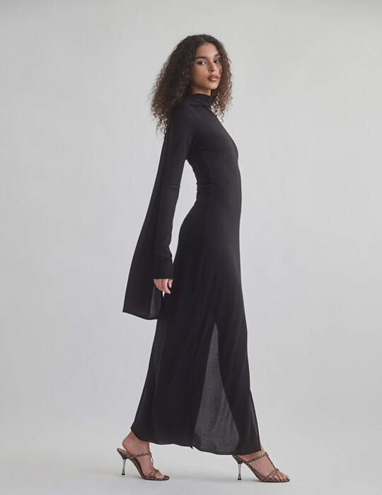 Μαύρο μακρύ πλεκτό φόρεμα με σκίσιμο