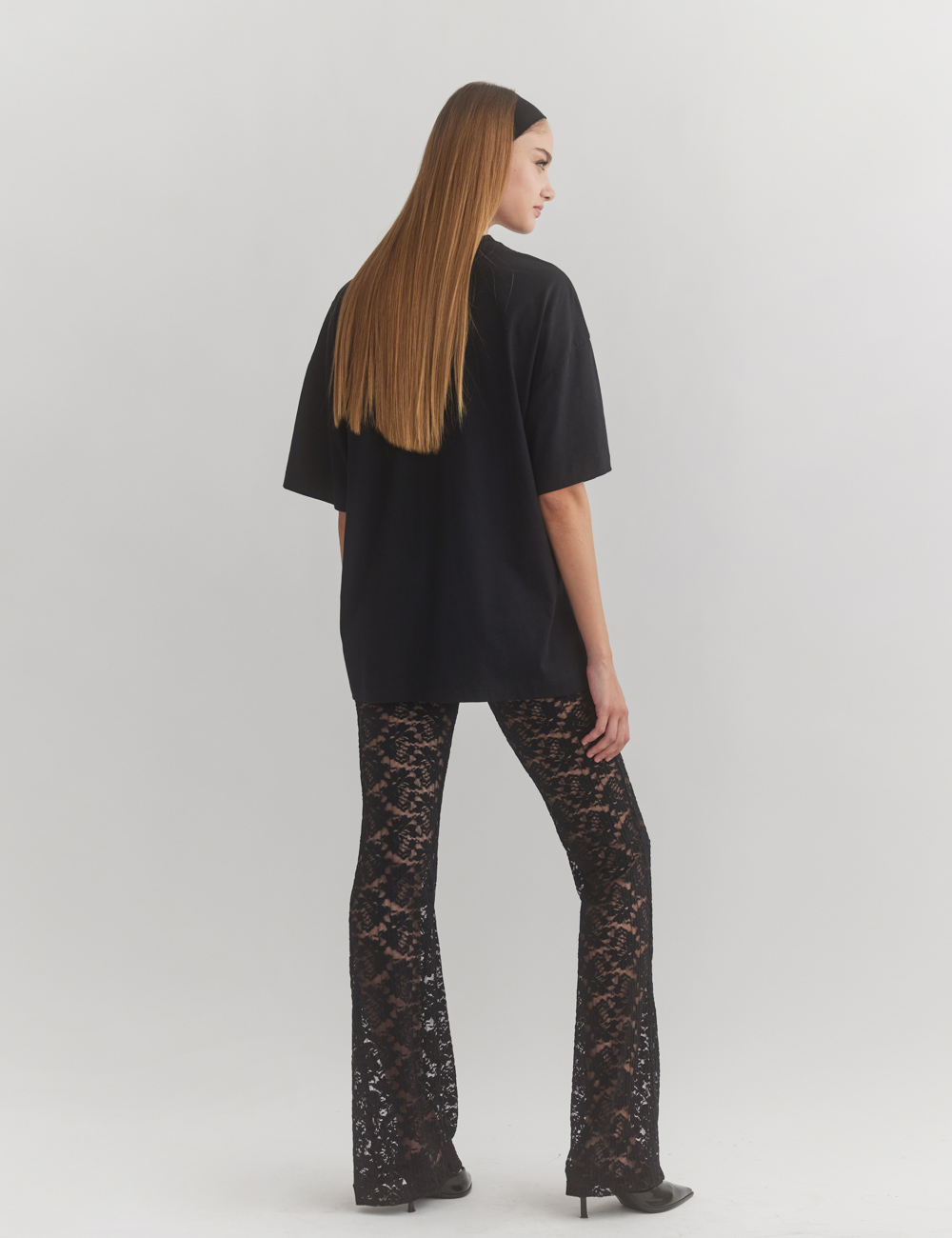 Woman high-waisted lace trousers