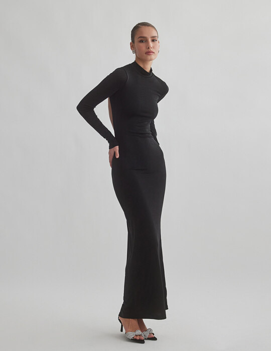 Μαύρο μακρύ φόρεμα με ανοιχτή πλάτη