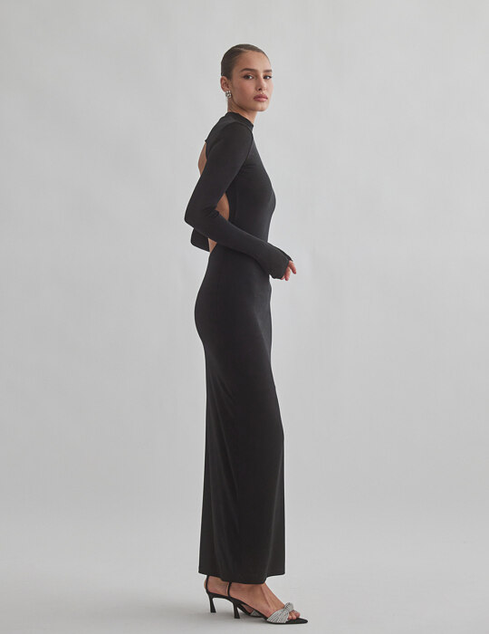 Μαύρο μακρύ φόρεμα με ανοιχτή πλάτη