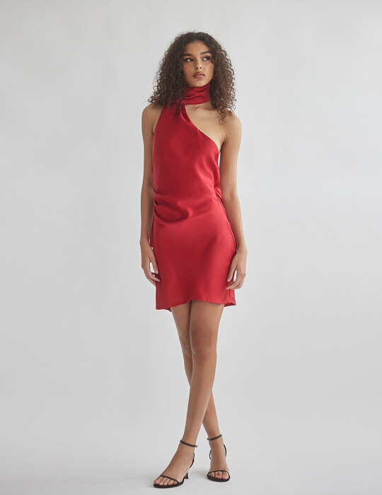 Κόκκινο σατέν μίνι φόρεμα με ανοιχτή πλάτη
