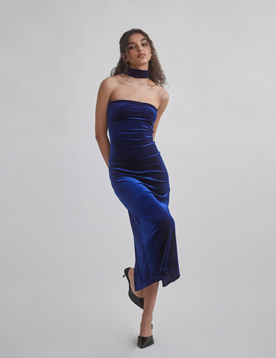 Βελούδινο midi φόρεμα με chocker σε σκούρο μπλε χρώμα