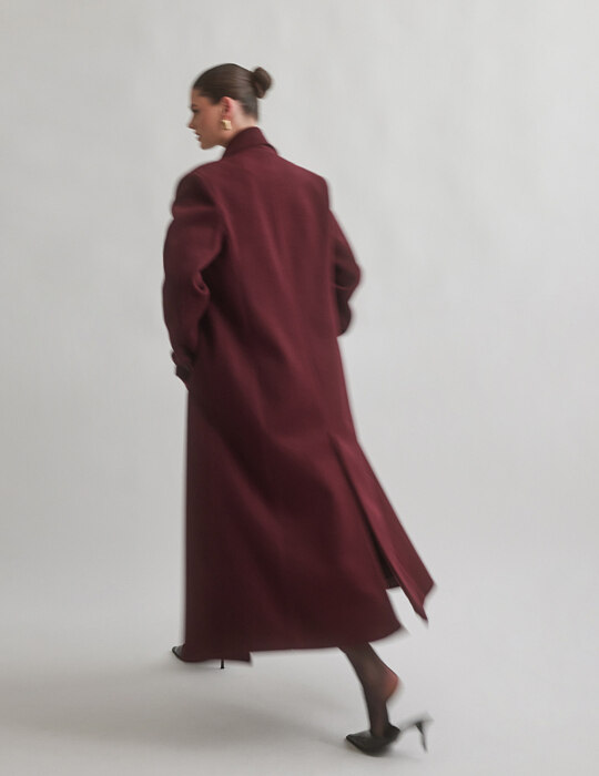 Μακρύ παλτό με σταυρωτό κούμπωμα