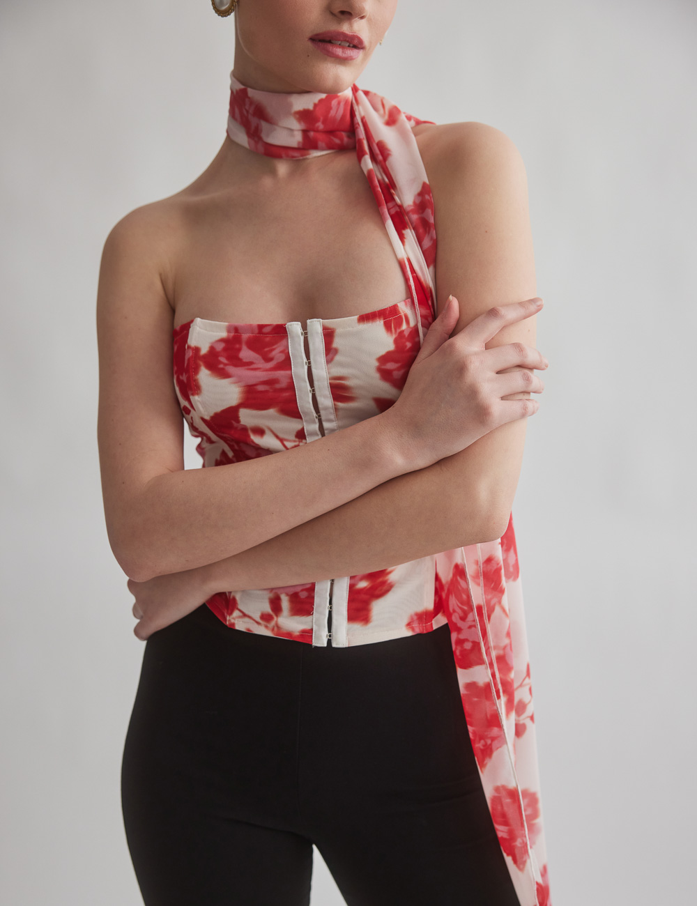 Woman printed corset top with removable scarf