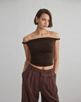 Off-shoulder τοπ με ανεστραμμένες τιράντες