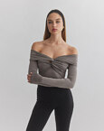 Off-shoulder κορμάκι με ανεστραμμένο ντεκολτέ
