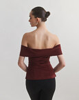 Βελούδινο off-shoulder τοπ με κουμπιά