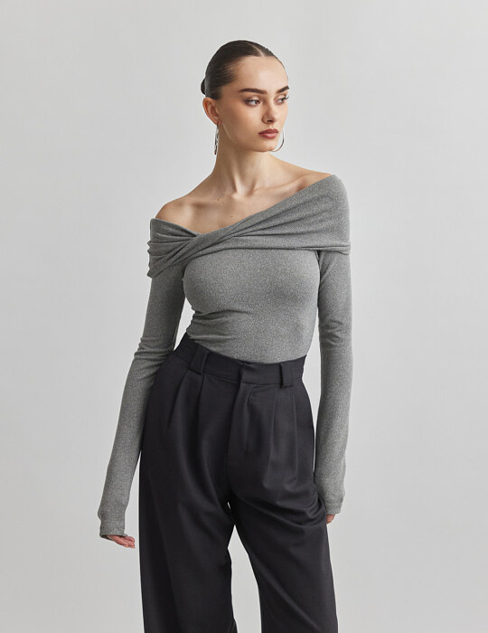 Off-shoulder πλεκτή μακρυμάνικη μπλούζα