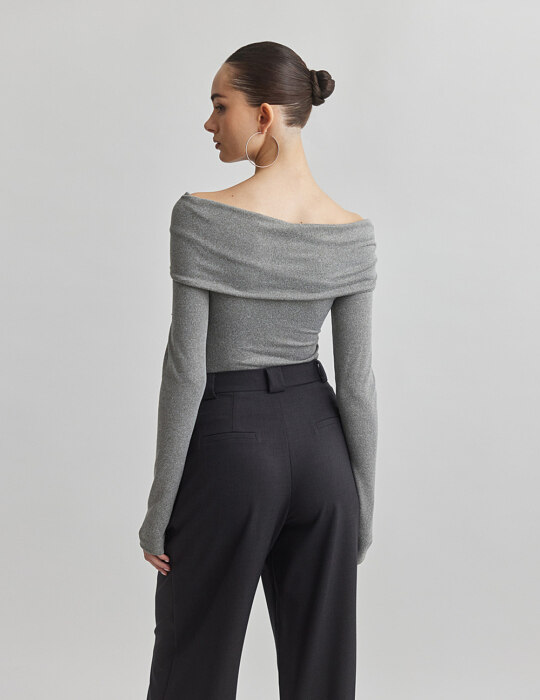 Off-shoulder πλεκτή μακρυμάνικη μπλούζα