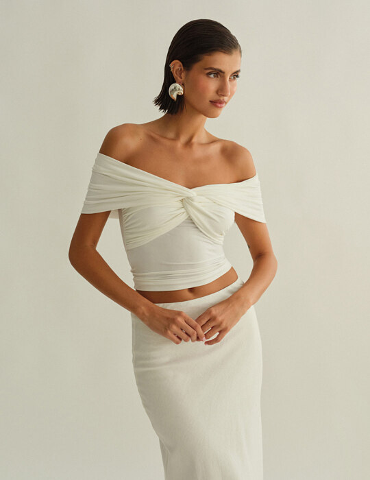 Off-shoulder τοπ με ανεστραμμένο ντεκολτέ