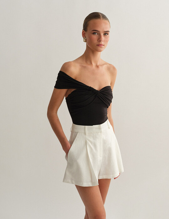 One-shoulder κορμάκι με σούρες