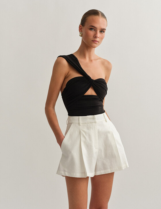 One-shoulder κορμάκι με σούρες