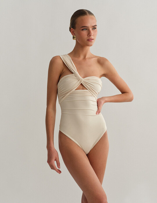 One-shoulder κορμάκι με σούρες