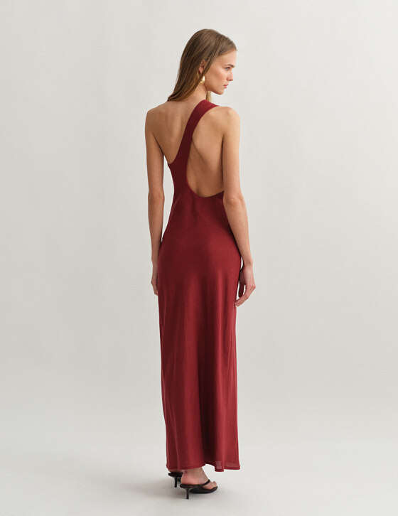 Λινό μακρύ φόρεμα με ανοιχτή πλάτη one-shoulder