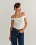 Off-shoulder τοπ με λεπτομέρεια λουλούδι