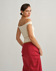Off-shoulder τοπ με λεπτομέρεια λουλούδι