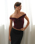 Off-shoulder τοπ με λεπτομέρεια λουλούδι