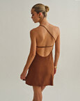 One-shoulder μίνι φόρεμα με ανοιχτή πλάτη