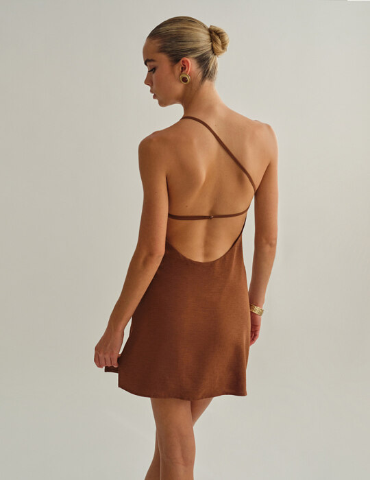 One-shoulder μίνι φόρεμα με ανοιχτή πλάτη