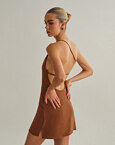 One-shoulder μίνι φόρεμα με ανοιχτή πλάτη