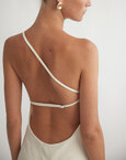 One-shoulder μίνι φόρεμα με ανοιχτή πλάτη