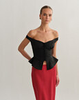 Off-shoulder λινό τοπ με κουμπιά
