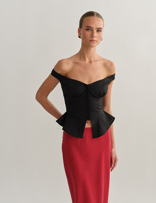 Off-shoulder λινό τοπ με κουμπιά