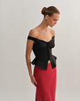 Off-shoulder λινό τοπ με κουμπιά