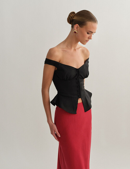 Off-shoulder λινό τοπ με κουμπιά