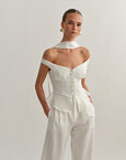 Off-shoulder λινό τοπ με κουμπιά