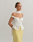 Off-shoulder λινό τοπ με κουμπιά