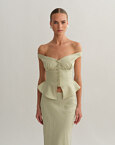Off-shoulder λινό τοπ με κουμπιά