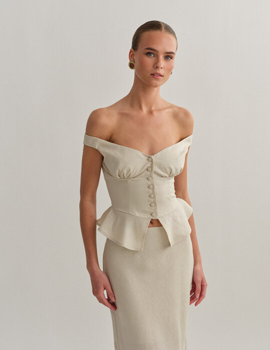 Off-shoulder λινό τοπ με κουμπιά
