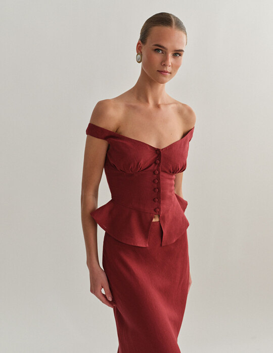 Off-shoulder λινό τοπ με κουμπιά