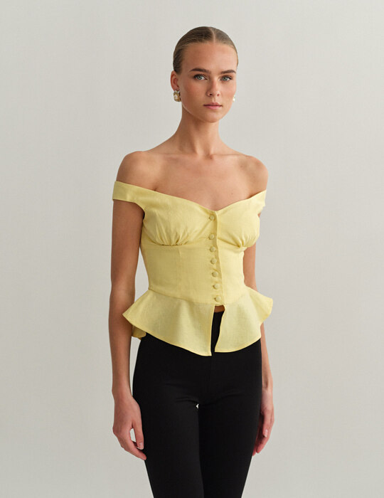 Off-shoulder λινό τοπ με κουμπιά