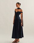 Off-shoulder λινό midi φόρεμα