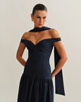 Off-shoulder λινό midi φόρεμα