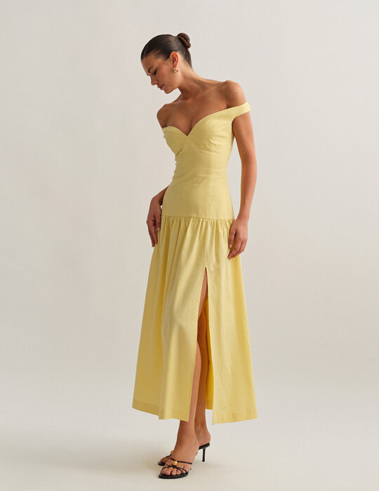 Off-shoulder λινό midi φόρεμα